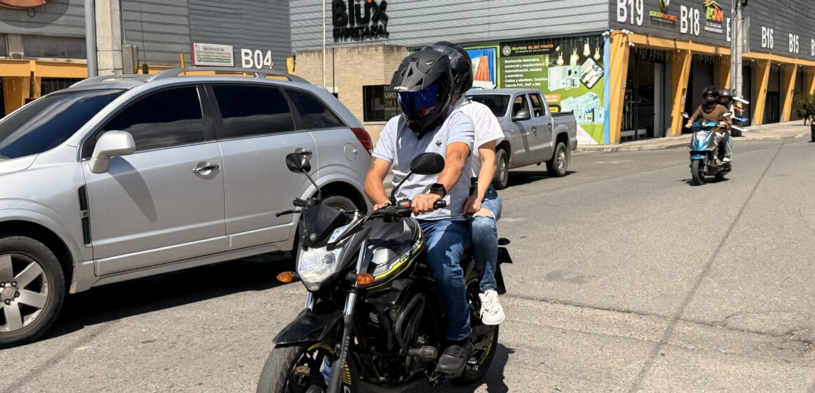 IMG_9139 La Ceja adopta restricción de parrillero en motocicleta los días 24 y 31 de diciembre