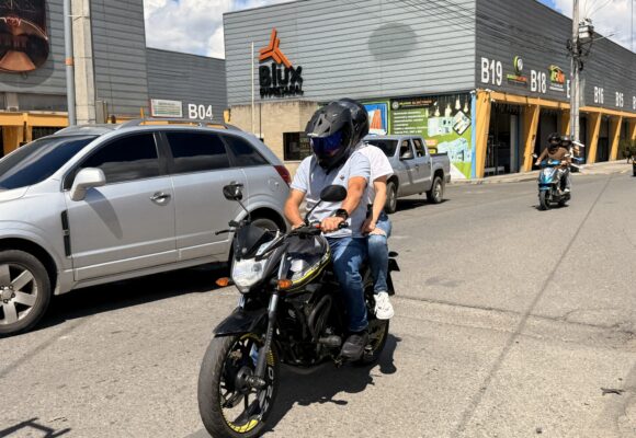 IMG_9139 La Ceja adopta restricción de parrillero en motocicleta los días 24 y 31 de diciembre