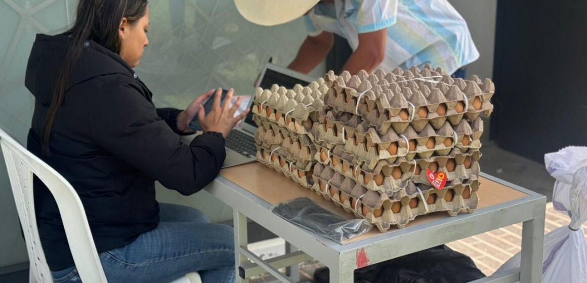 WhatsApp Image 2025-12-04 at 10.23.04 AM La Alcaldía de Abejorral entrega paquetes nutricionales a población vulnerable fortaleciendo así sus programas sociales