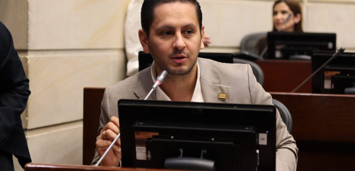 WhatsApp Image 2025-12-05 at 2.55.52 PM Esteban Quintero será candidato nuevamente al Senado de la República por el Centro Democrático