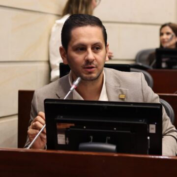 WhatsApp Image 2025-12-05 at 2.55.52 PM Esteban Quintero será candidato nuevamente al Senado de la República por el Centro Democrático