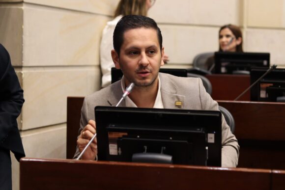 WhatsApp Image 2025-12-05 at 2.55.52 PM Esteban Quintero será candidato nuevamente al Senado de la República por el Centro Democrático