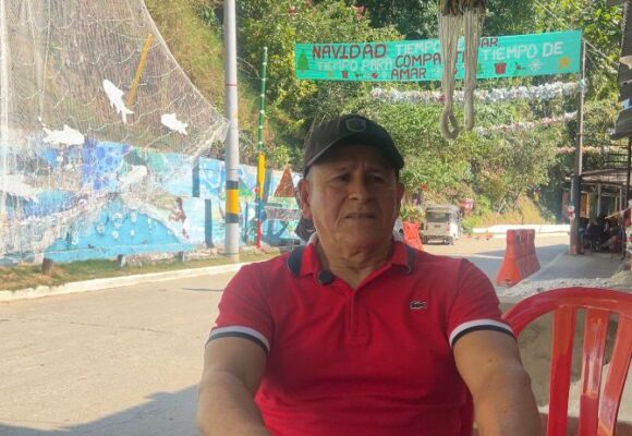 WhatsApp Image 2025-12-27 at 12.17.11 PM Pescador del corregimiento Puerto Garza de San Carlos, construyó una atarraya gigante y la transformó en un árbol de navidad de 15 metros