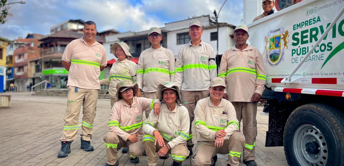 WhatsApp Image 2025-12-05 at 10.57.40 AM Guarne fortalece su servicio de recolección con la llegada de un nuevo vehículo para zonas rurales.