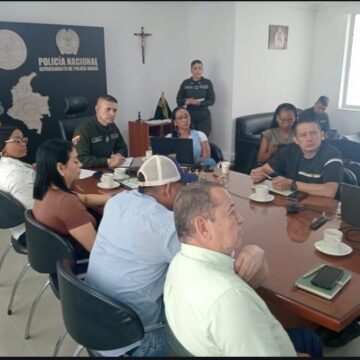 Planeación con Departamento de Policía Uraba.jpeg CNE capacitó a 150 auxiliares de la Escuela de Policía Carlos Eugenio Restrepo de La Estrella para la verificación digital de actores electorales