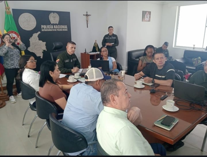 Planeación con Departamento de Policía Uraba.jpeg CNE capacitó a 150 auxiliares de la Escuela de Policía Carlos Eugenio Restrepo de La Estrella para la verificación digital de actores electorales